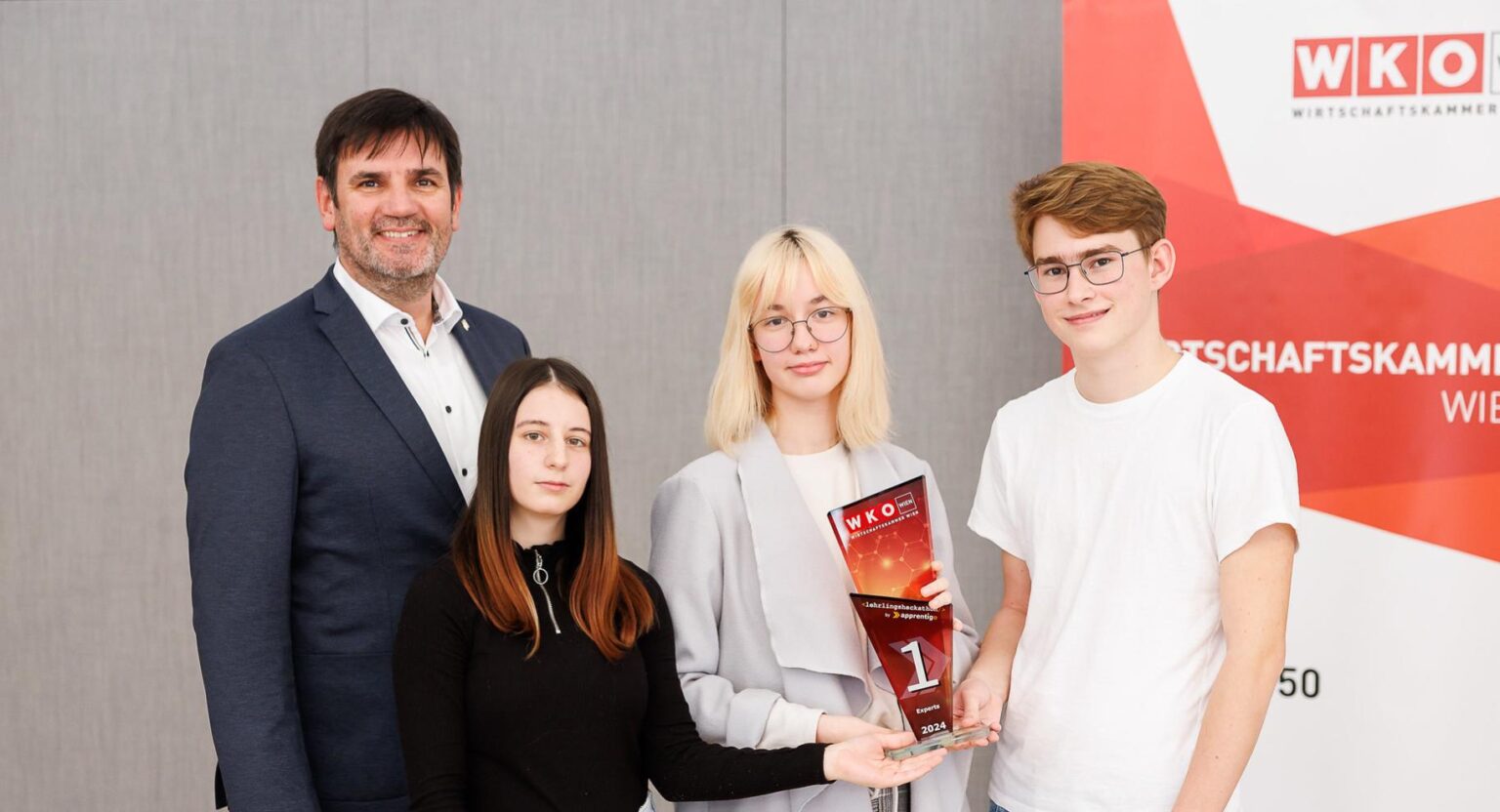 Platz 1 für die twinformatics beim Lehrling-Hackathon der WKO Wien